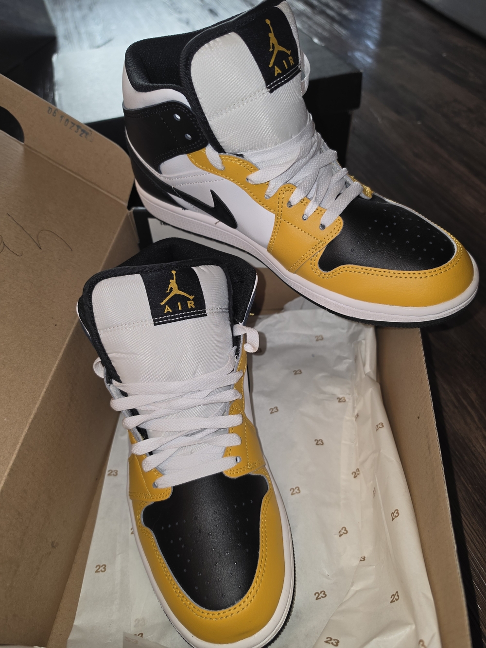 Nike Air Jordan 1 High Yellow Ochre Black White - Picture 6 of 7